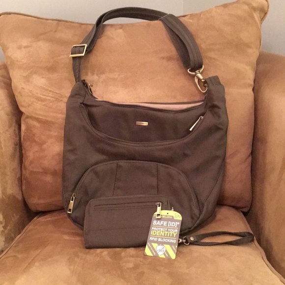 Travelon Handbags - Travelon RFID Crossbody Bag w/Wallet